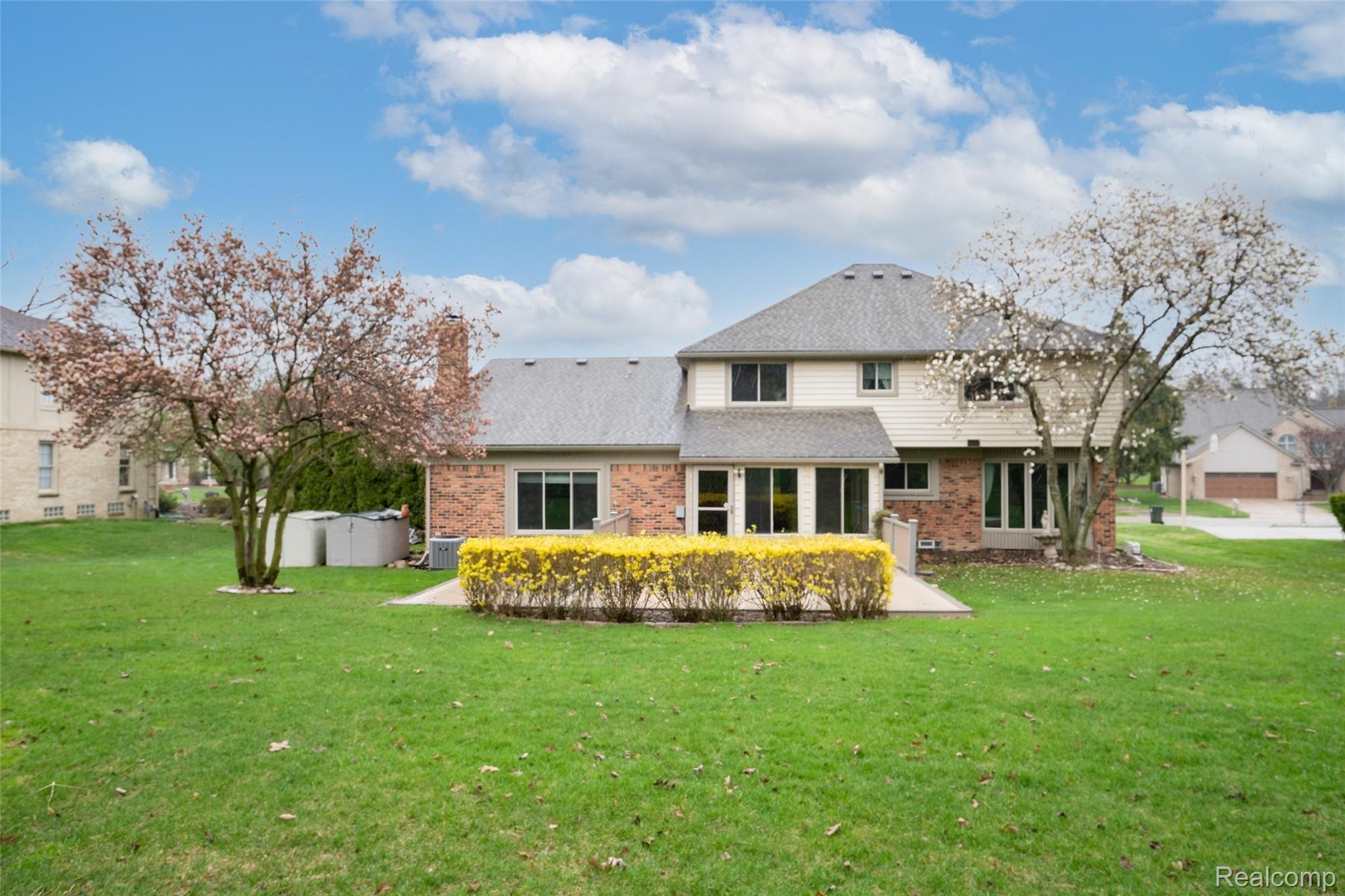 876 Snowmass Drive Rochester, MI 48309 - Photo 6 of 45 876 Snowmass Dr RHills EXT-6.jpg