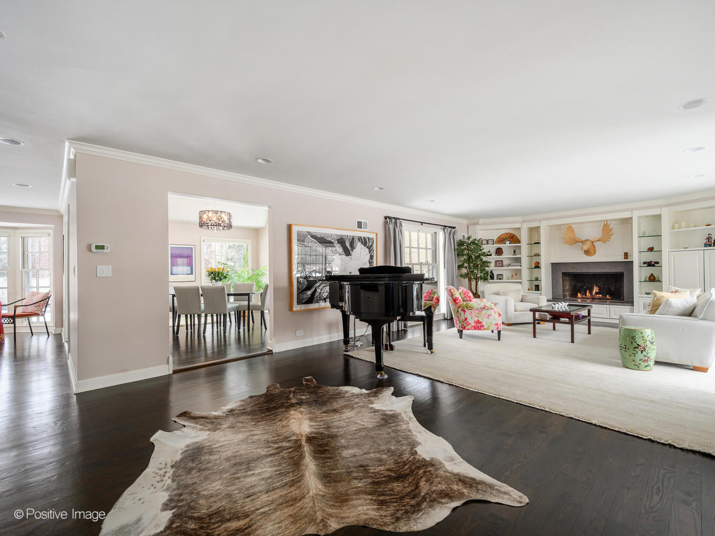 2775 Sheridan Road Evanston, IL 60201 - Photo 4 of 27 a living room with furniture and a table