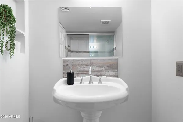 $2,800 | 6109 West Marconi Avenue, Glendale, AZ 85306