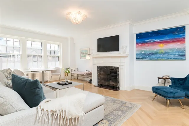 $1,199,000 | 50 Commonwealth Avenue, Unit 605, Boston, MA 02116