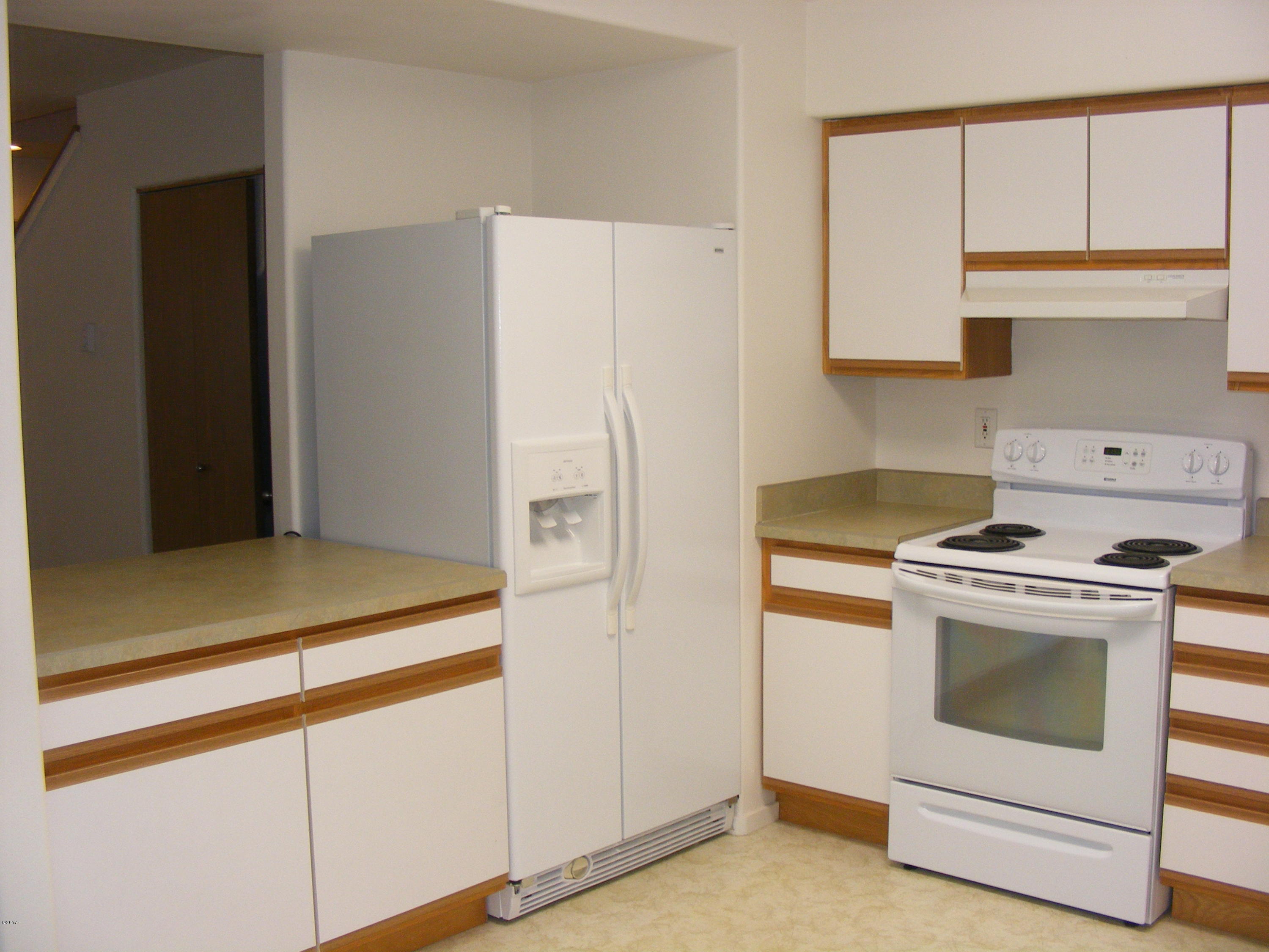 225 Southwest 30th Street Newport, OR 97366 - Photo 12 of 23 kitchen