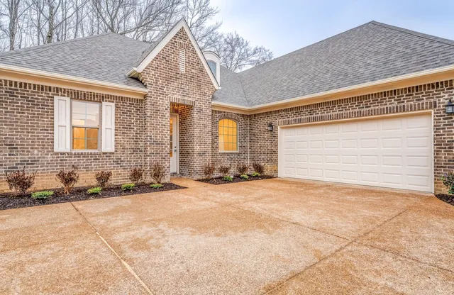 $394,950 | 185 Valleyview Lane, Oakland, TN 38060