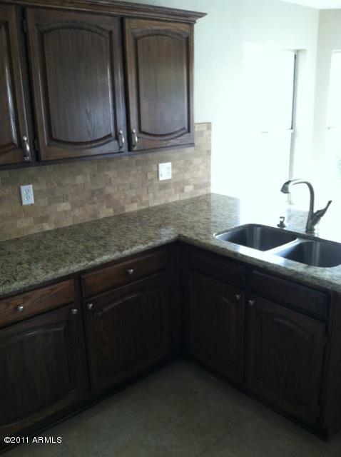 4202 East Frye Road Phoenix, AZ 85048 - Photo 4 of 13 kitchen