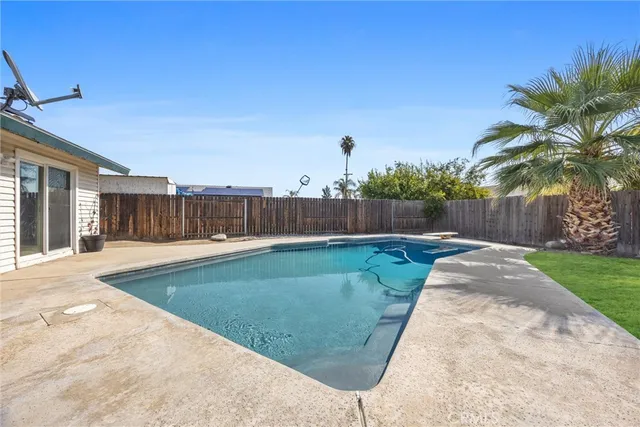 $399,900 | 5005 Surrey Lane, Bakersfield, CA 93309