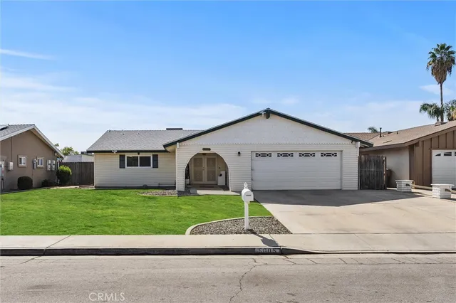 $399,900 | 5005 Surrey Lane, Bakersfield, CA 93309