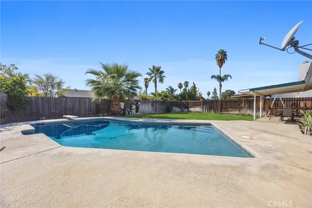 $399,900 | 5005 Surrey Lane, Bakersfield, CA 93309