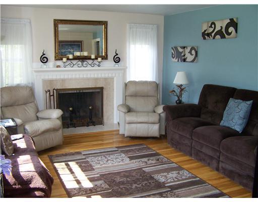 40 Curtis Road Portland, ME 04103 - Photo 9 of 25 Living Room.