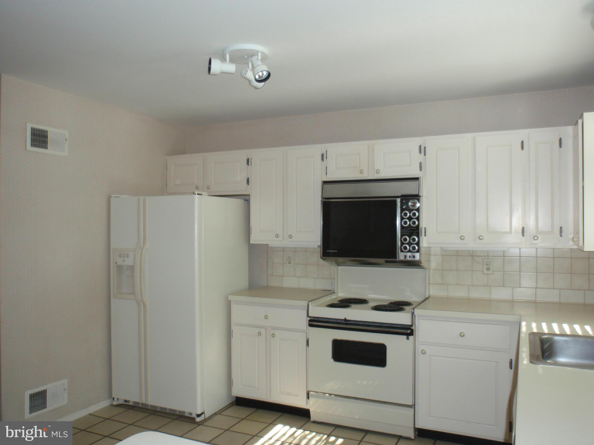 1406 Wolftrap Run Road Vienna, VA 22182 - Photo 10 of 30 Kitchen