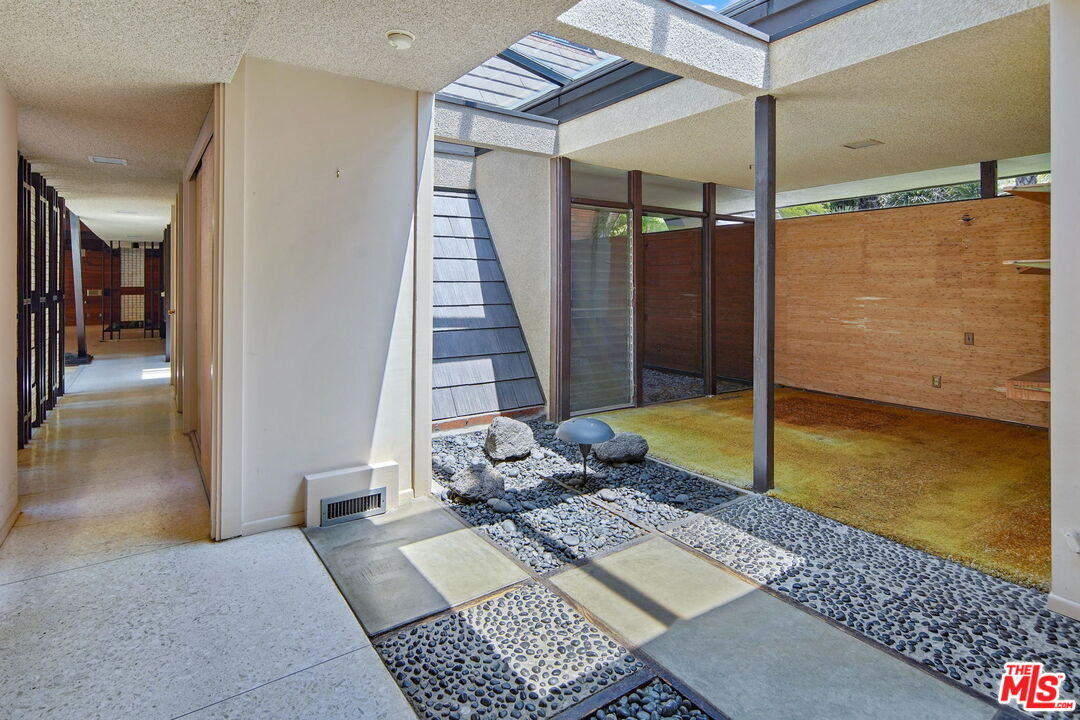 1335 Shadybrook Drive Beverly Hills, CA 90210 - Photo 20 of 39