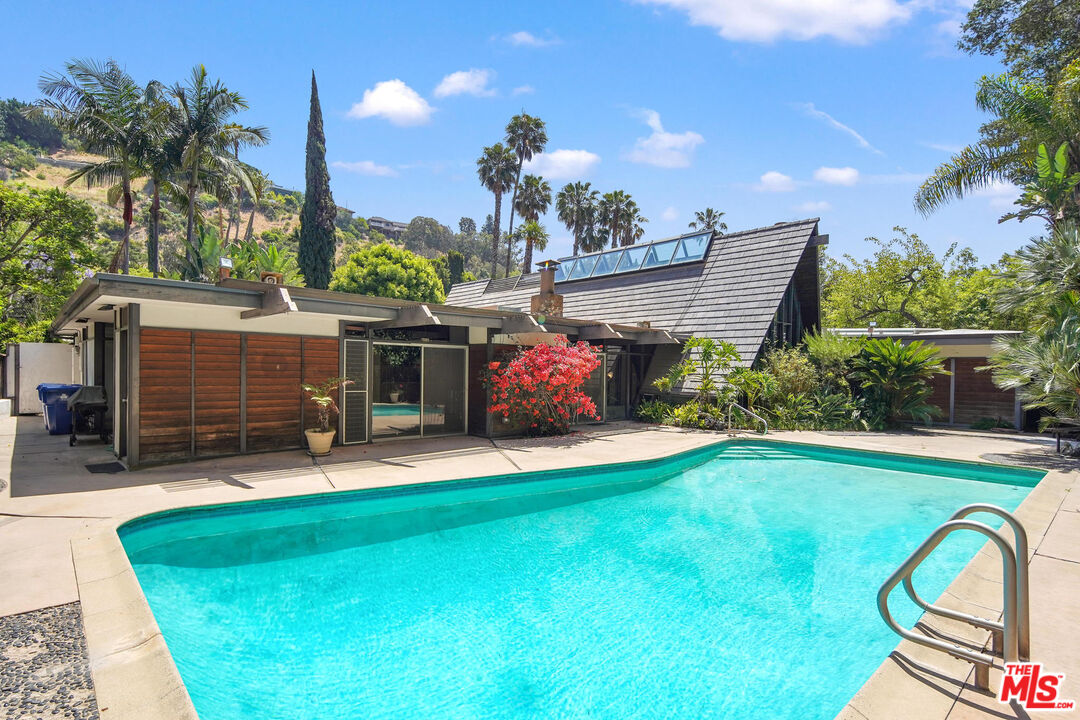 1335 Shadybrook Drive Beverly Hills, CA 90210 - Photo 36 of 39 a front view of a house with garden and patio