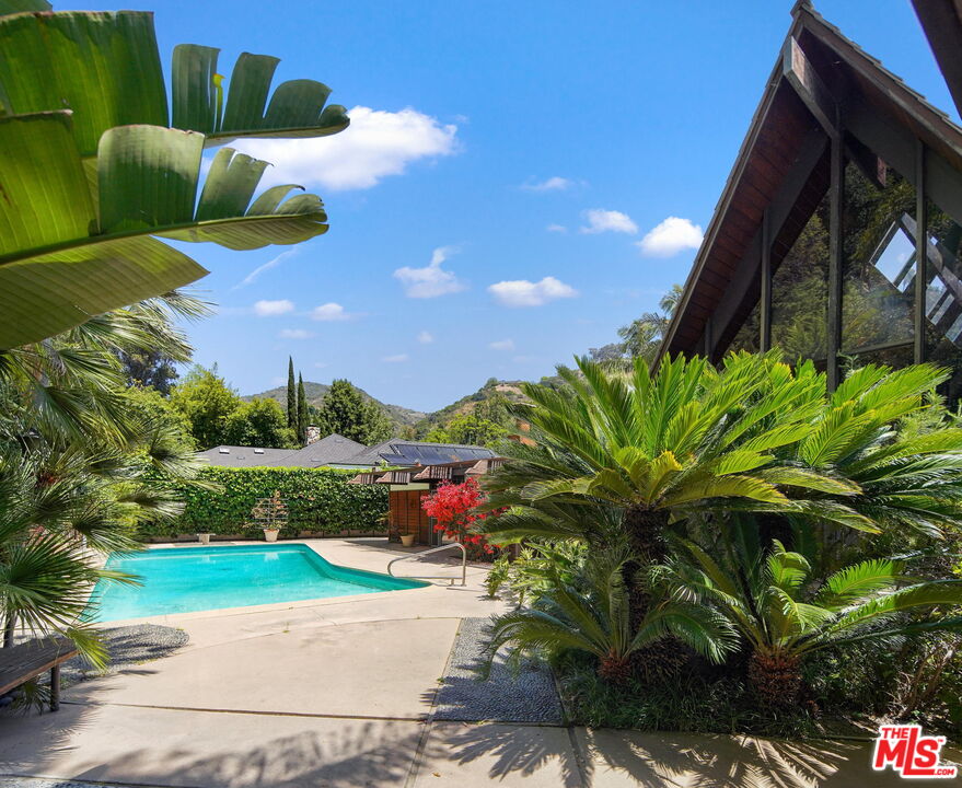 1335 Shadybrook Drive Beverly Hills, CA 90210 - Photo 37 of 39 a green field with flowers and trees