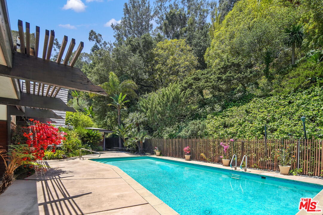 1335 Shadybrook Drive Beverly Hills, CA 90210 - Photo 38 of 39