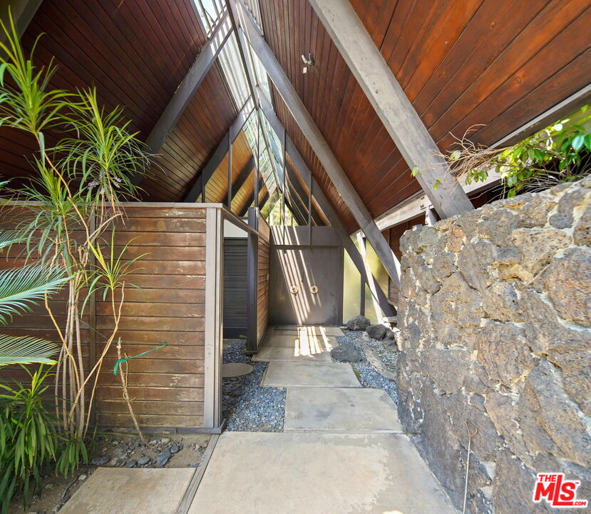 1335 Shadybrook Drive Beverly Hills, CA 90210 - Photo 4 of 39 a view of a pathway of a house