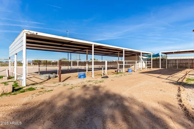 a view of back yard of the house