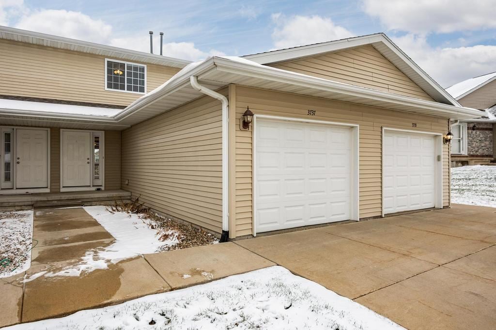 3737 Stoney Point Road Southwest Cedar Rapids, IA 52404 - Photo 2 of 31 Gallery Image 2