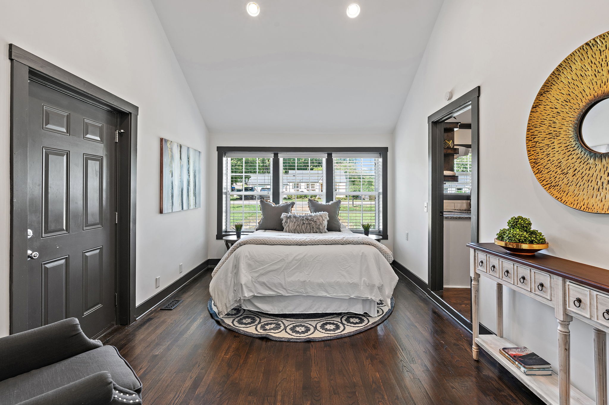 2614 Live Oak Road Nashville, TN 37210 - Photo 13 of 37 a room with furniture and window