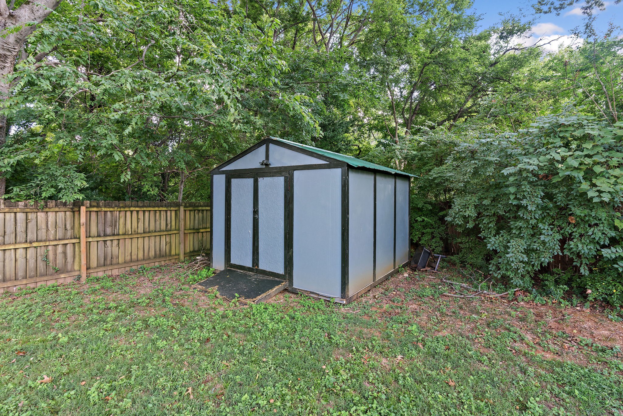 2614 Live Oak Road Nashville, TN 37210 - Photo 27 of 37 a view of a small barn with wooden fence and large trees