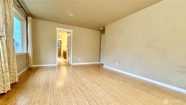 $3,950 | 11441 178th Place Northeast, Redmond, WA 98052