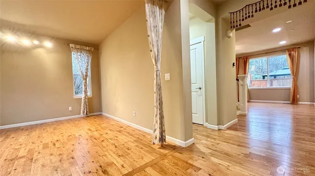 $3,950 | 11441 178th Place Northeast, Redmond, WA 98052