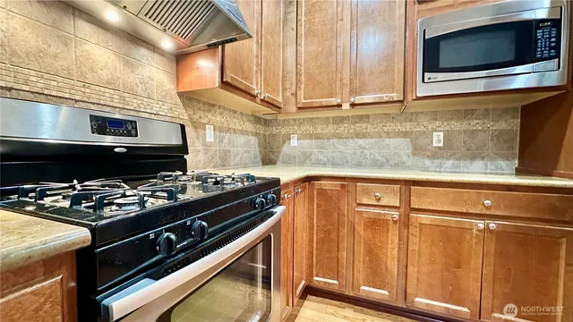 $3,950 | 11441 178th Place Northeast, Redmond, WA 98052