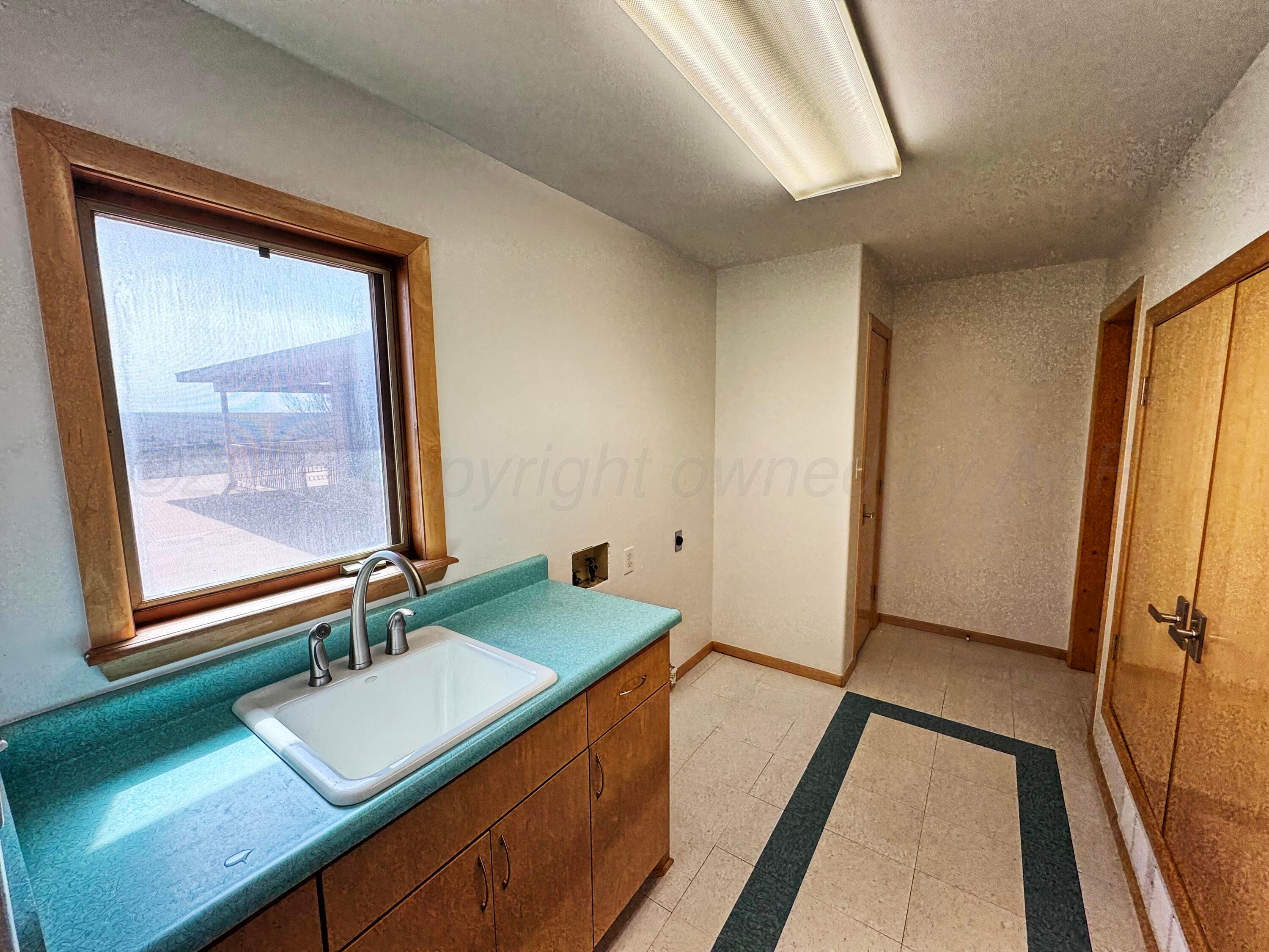 12885 Highway 83 Perryton, TX 79070 - Photo 18 of 40 a bathroom with a sink and a mirror