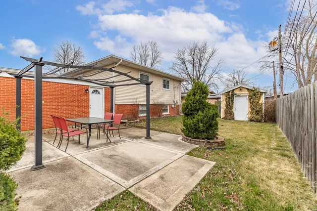 a view of a bird bath room