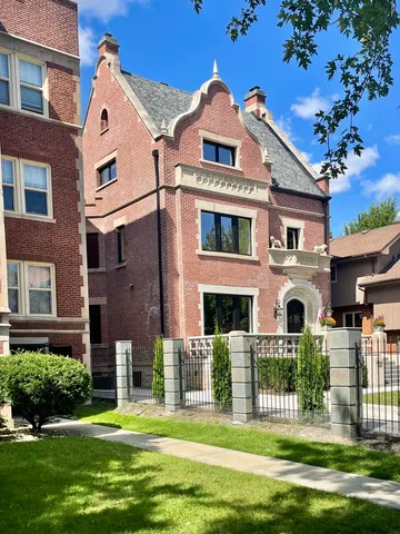 $2,400,000 | 4730 South Greenwood Avenue, Chicago, IL 60615