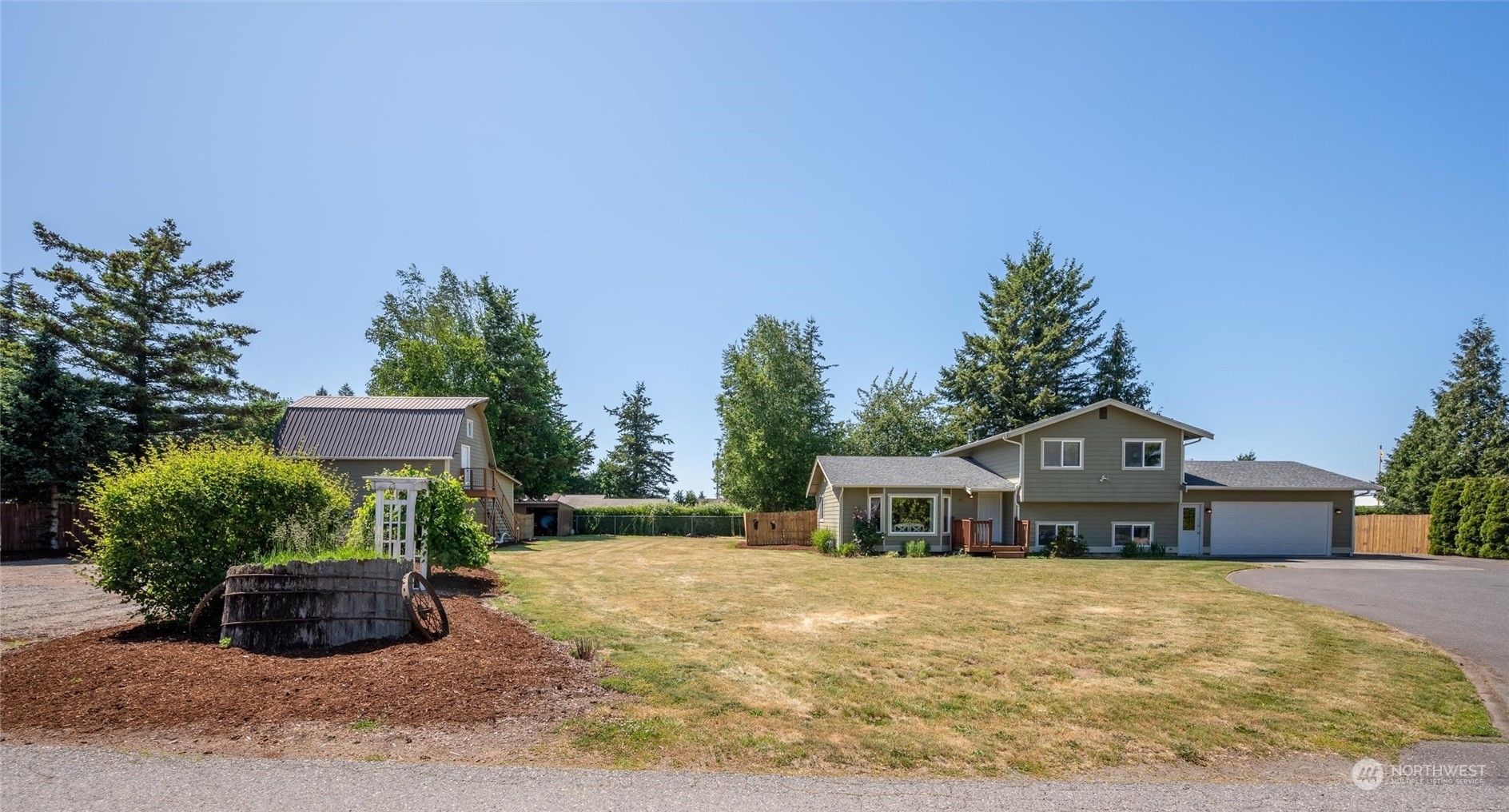186 East Pole Road Lynden, WA 98264 - Photo 1 of 40 a front view of a house with a garden