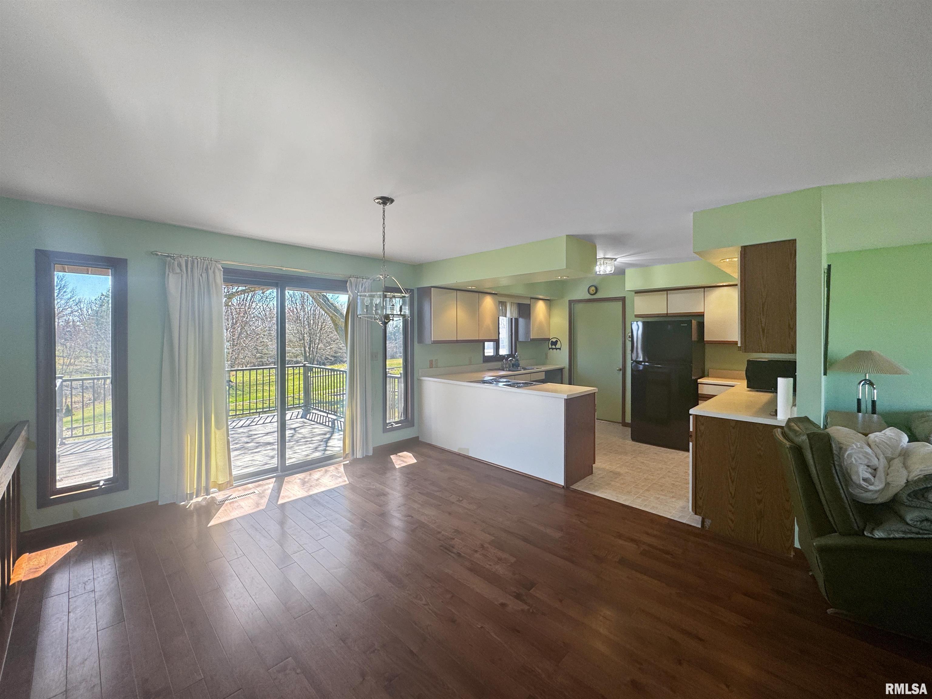 972-910 910 E Street Mount Sterling, IL 62353 - Photo 2 of 20