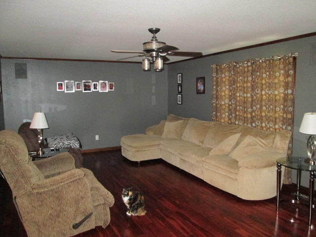 115 Joe Tabor Road Crossville, TN 38571 - Photo 3 of 21 3 Living room