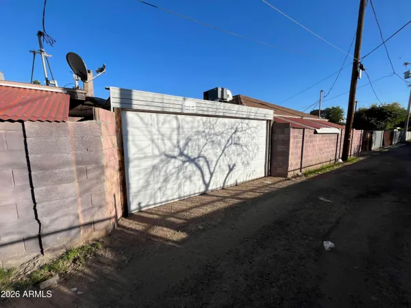 $1,600 | 1617 East Oak Street, Phoenix, AZ 85006