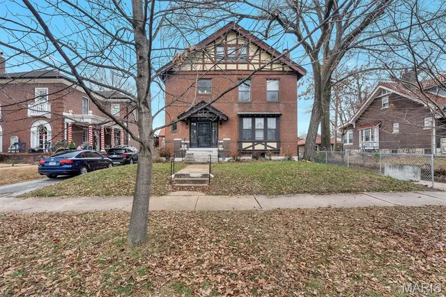$300,000 | 5854 Waterman Boulevard, St. Louis, MO 63112