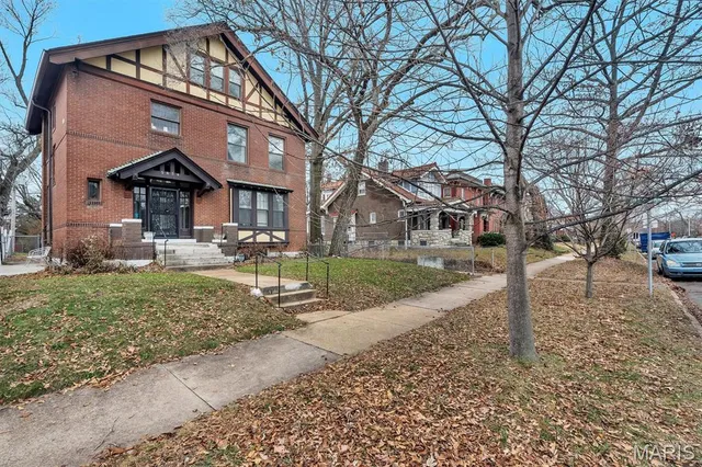 $300,000 | 5854 Waterman Boulevard, St. Louis, MO 63112