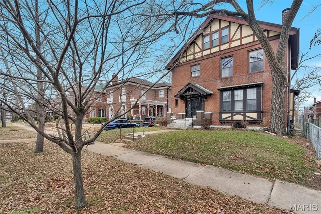 $300,000 | 5854 Waterman Boulevard, St. Louis, MO 63112