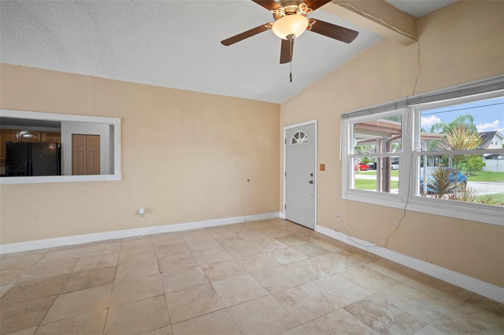 4712 Bessie Road Tampa, FL 33615 - Photo 27 of 28 en empty room with window and ceiling fan