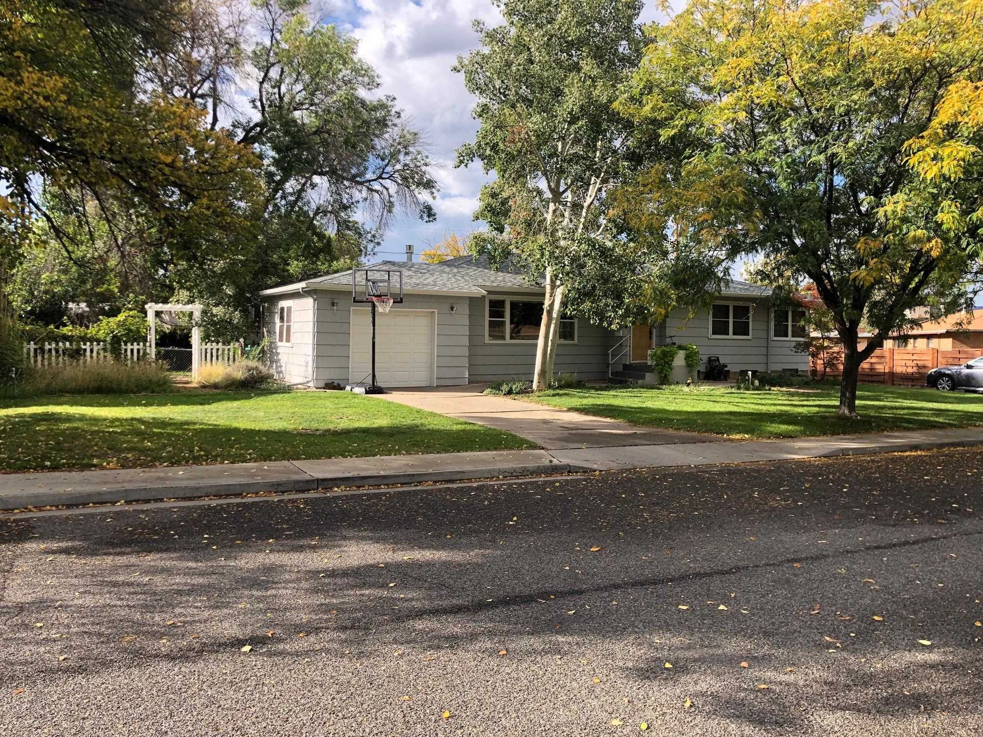 445 Hall Avenue Grand Junction, CO 81501 - Photo 2 of 23 a front view of house with yard and green space