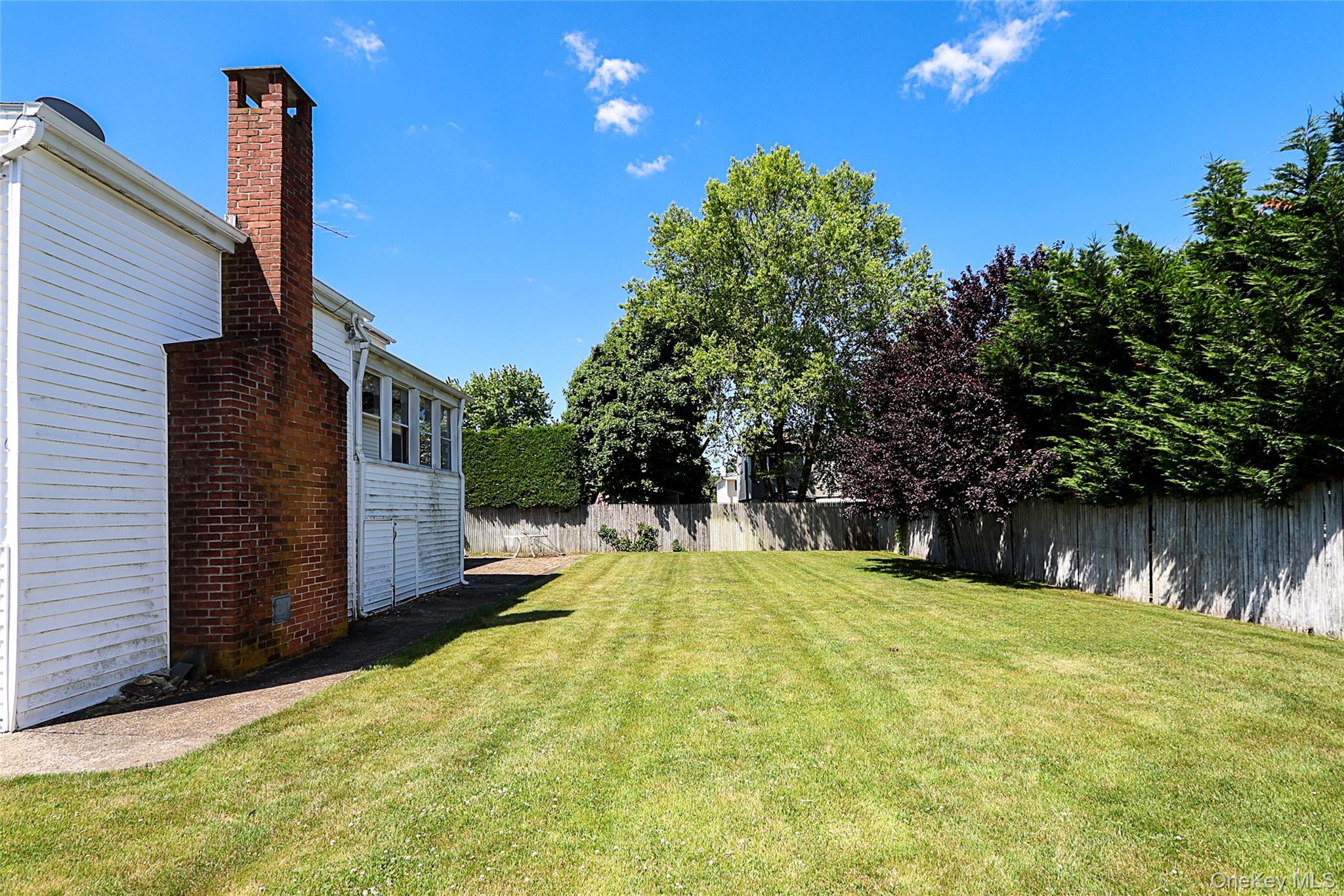 20 East Clearwater Road Lindenhurst, NY 11757 - Photo 37 of 41
