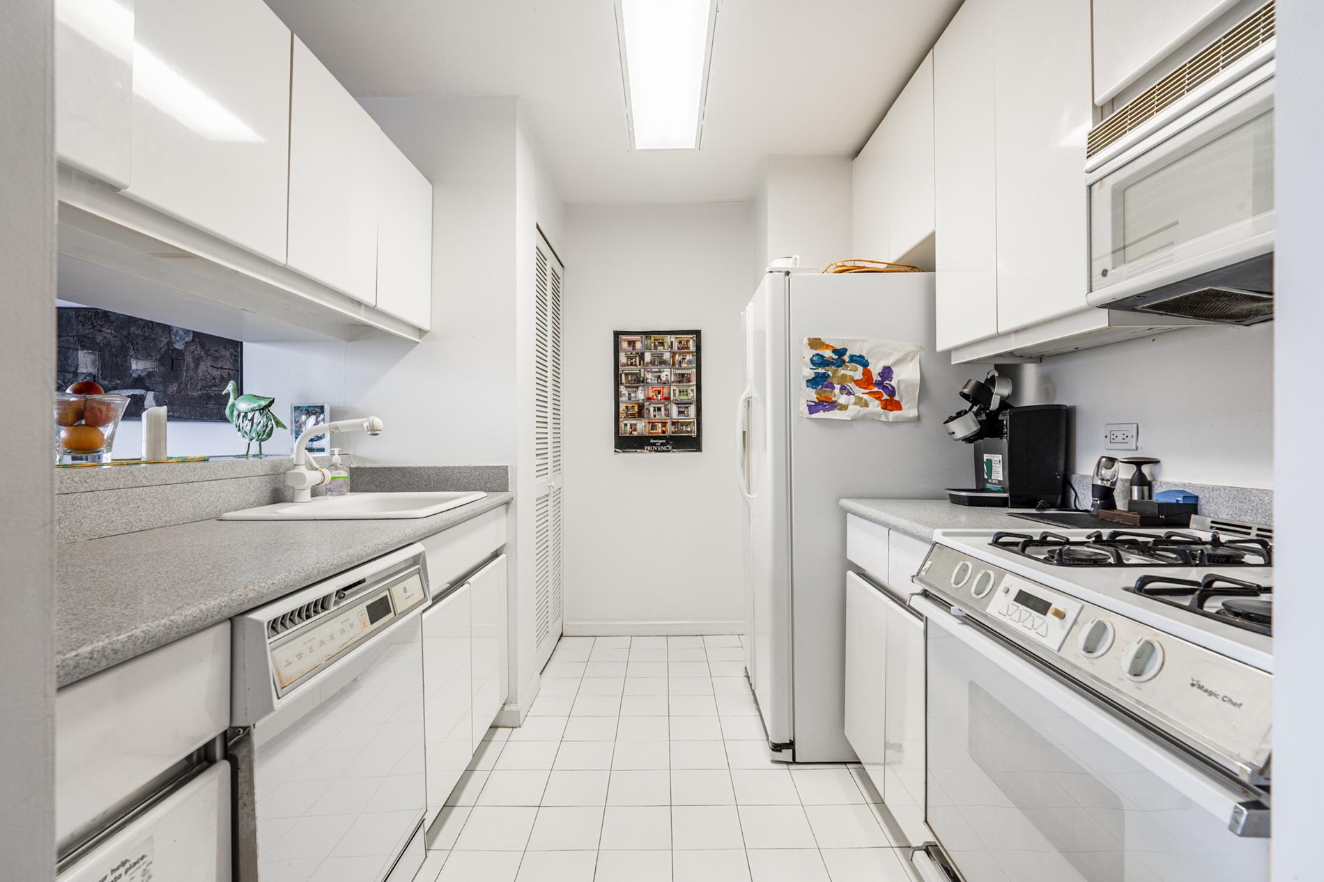 422 East 72nd Street, Unit 22B Manhattan, NY 10021 - Photo 4 of 12