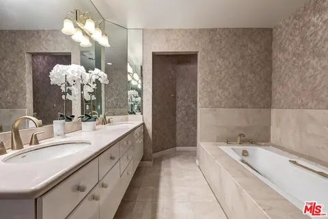 $1,495,000 | 121 North Almont Drive, Unit 303, Beverly Hills, CA 90211