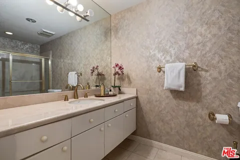 $1,495,000 | 121 North Almont Drive, Unit 303, Beverly Hills, CA 90211