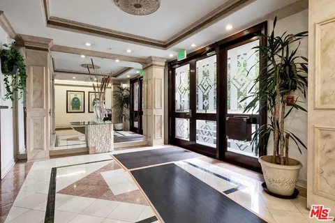 $1,495,000 | 121 North Almont Drive, Unit 303, Beverly Hills, CA 90211