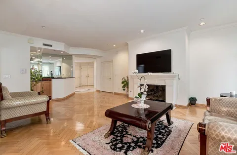 $1,495,000 | 121 North Almont Drive, Unit 303, Beverly Hills, CA 90211