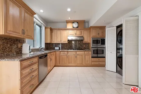 $1,495,000 | 121 North Almont Drive, Unit 303, Beverly Hills, CA 90211