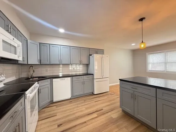 $3,300 | 227 Whalesback Road, Red Hook, NY 12571