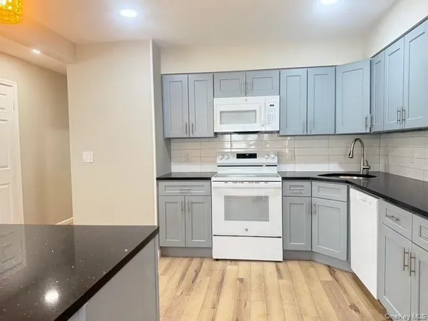 $3,300 | 227 Whalesback Road, Red Hook, NY 12571