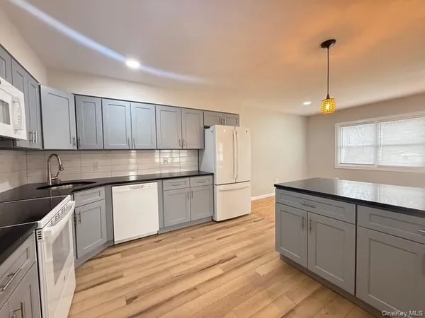 $3,300 | 227 Whalesback Road, Red Hook, NY 12571
