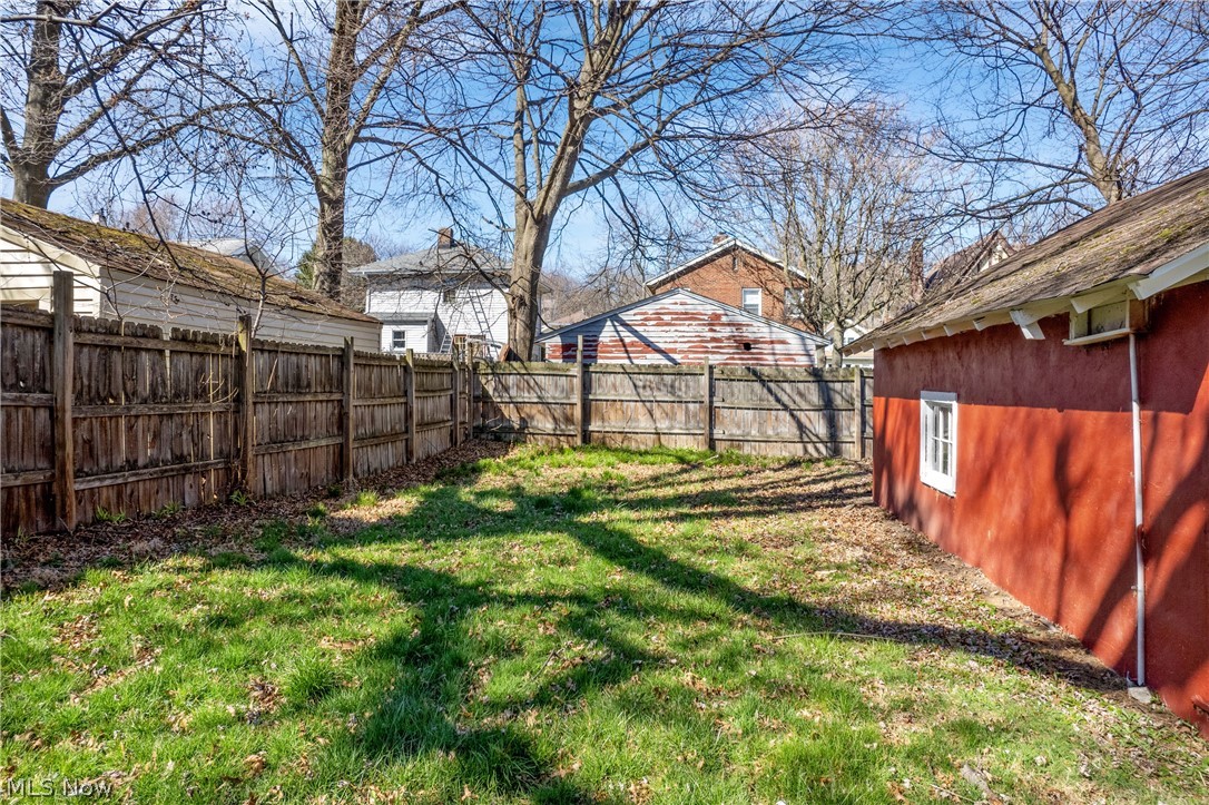1599 Hampton Road Akron, OH 44305 - Photo 27 of 31 View of yard