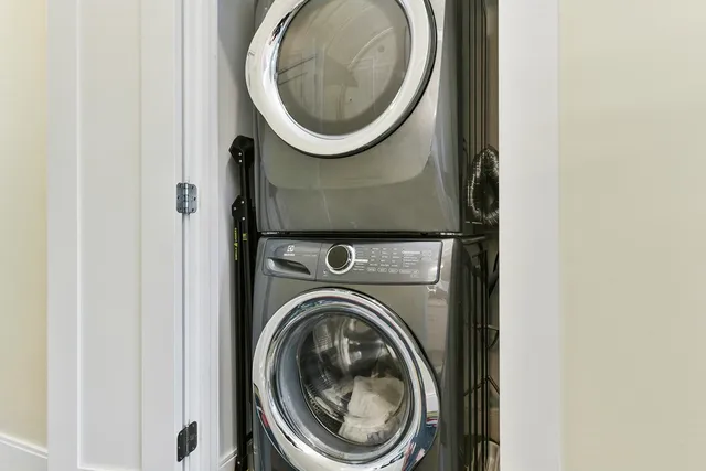 a close up view of a washer and dryer