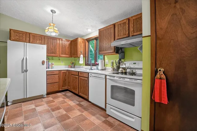 $399,900 | 585 Logtown Road, Glen, NY 12072