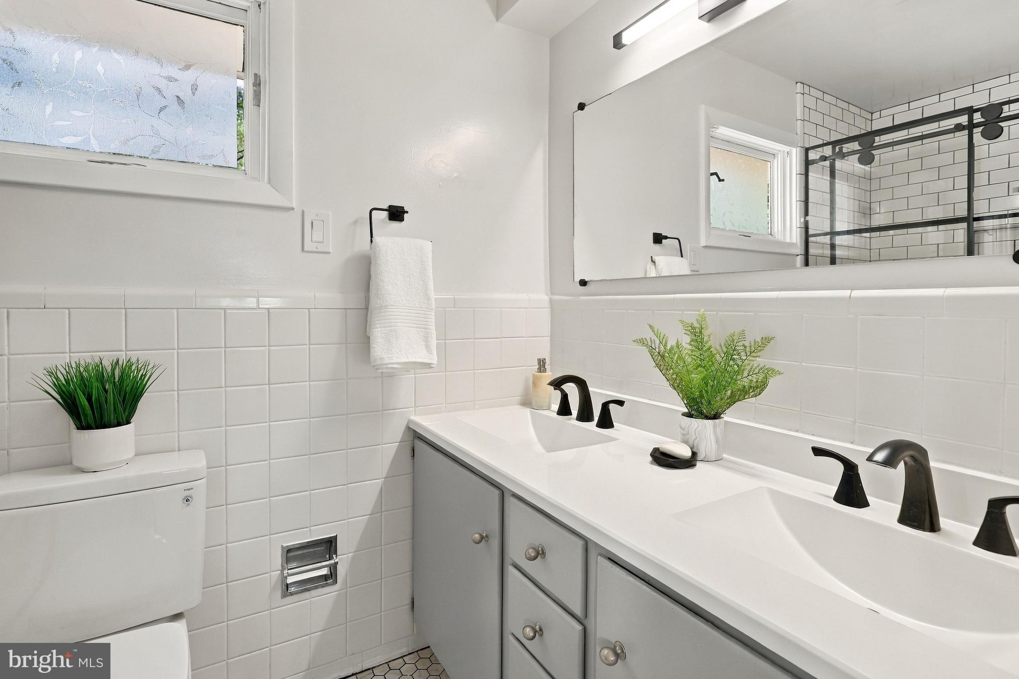3418 Blair Road Falls Church, VA 22041 - Photo 37 of 80 Primary Bathroom